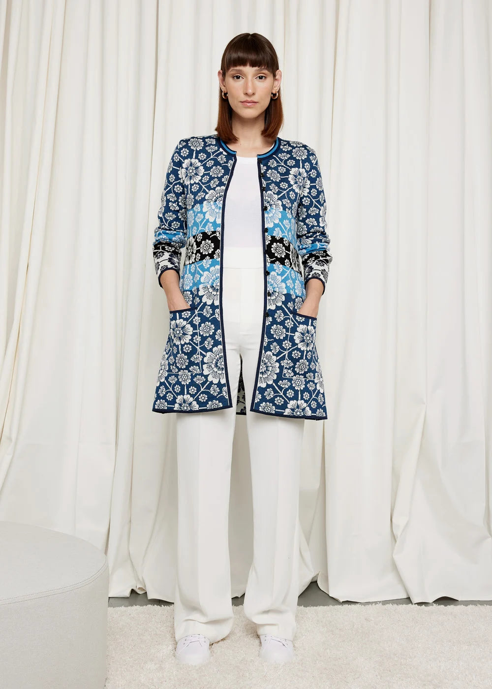 Oleana - Marit cardigan - White on Blue