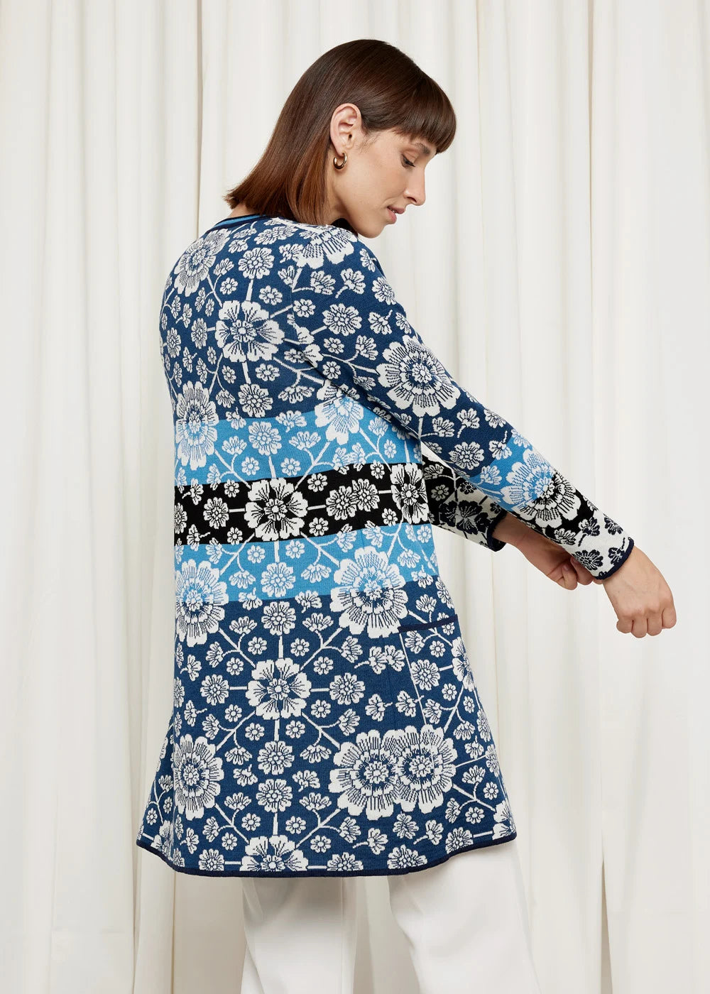 Oleana - Marit cardigan - White on Blue