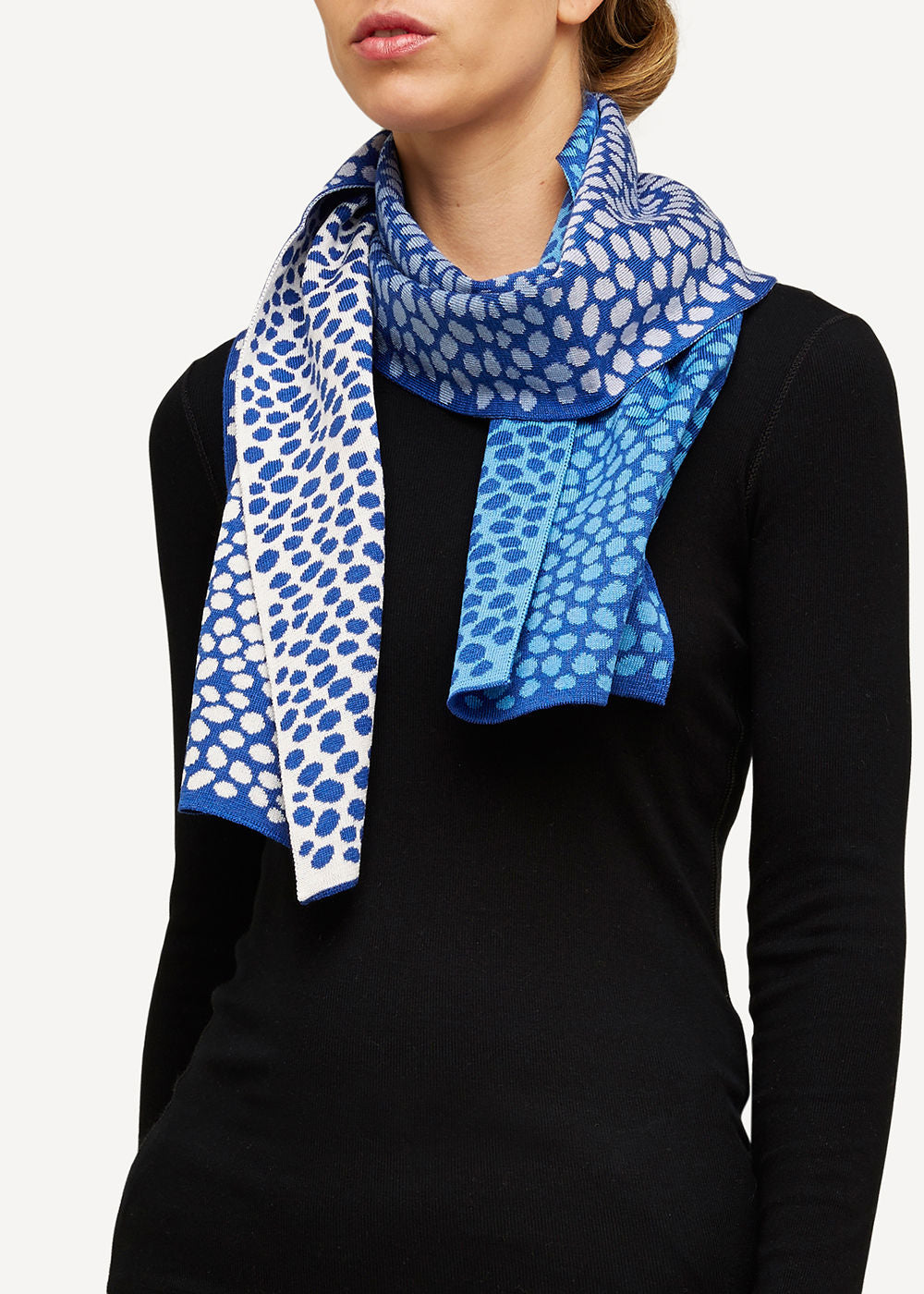 Oleana - Dotted scarf - Blue